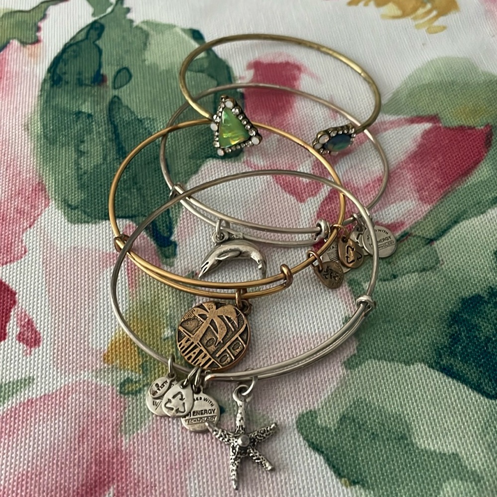 Beachy Bangle Set